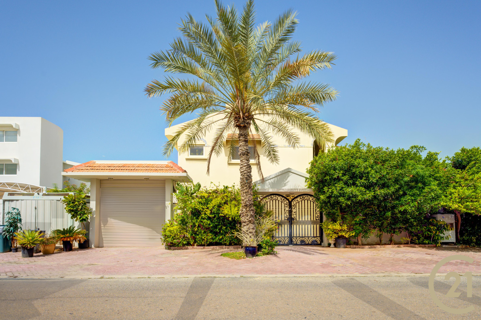 5BR | External Maid and Driver Room I Prime Plot