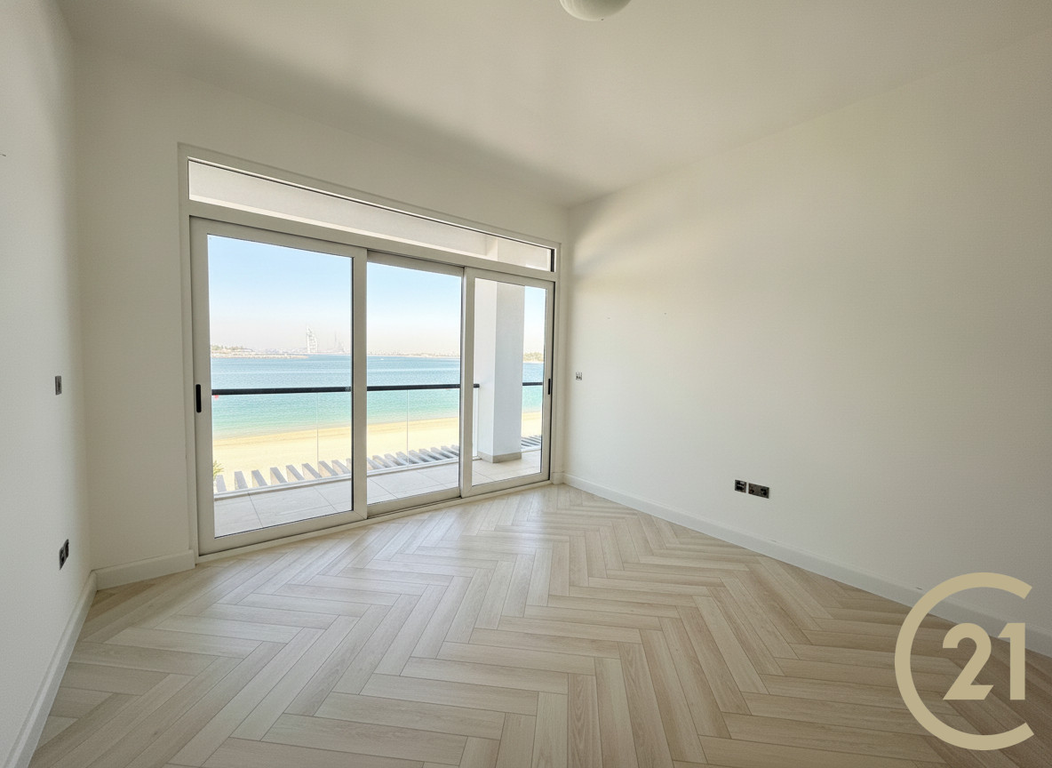 Upgraded | Vacant | Sea View | Beach