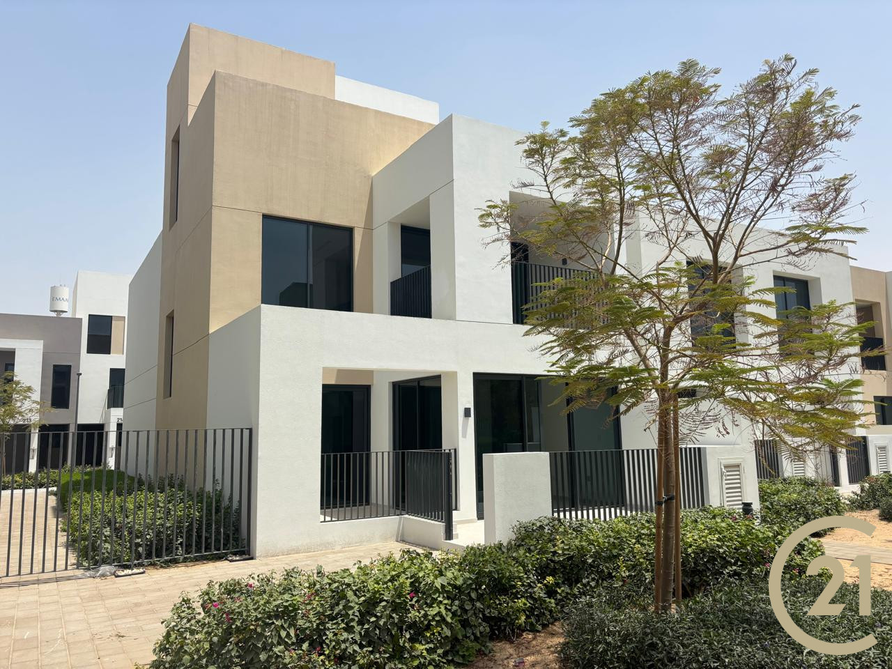 Triplex | Single Row | Near Amenities