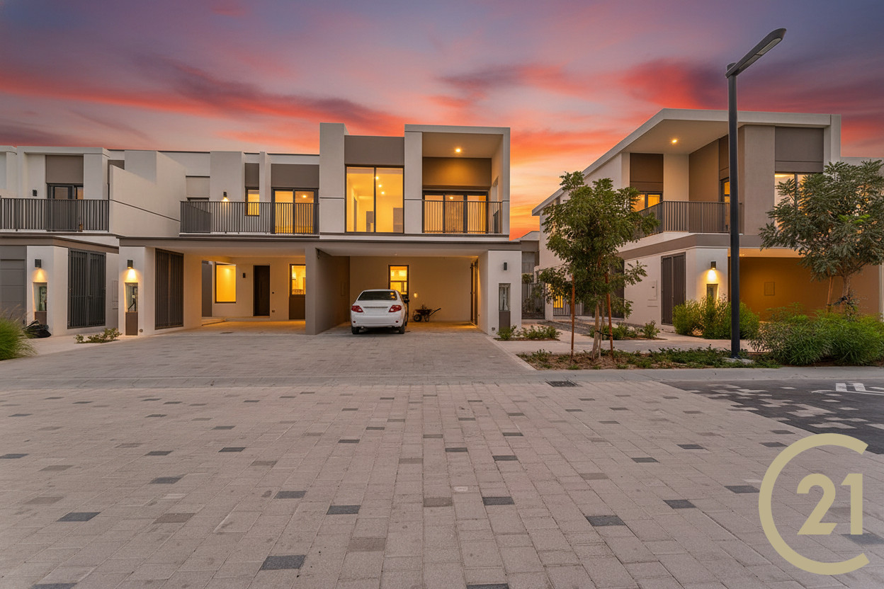 Stunning 4-Bed Corner Townhouse |  Bright & Private Living